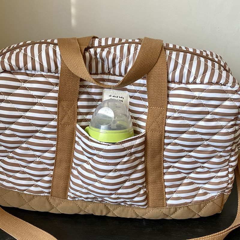 Fashion striped spring mommy bag for traveling, high-value hand-held mother and baby bag, large-capacity single-shoulder mommy bag - Image 4