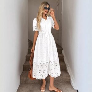 Short-Sleeved Dress with Floral Lace Collar