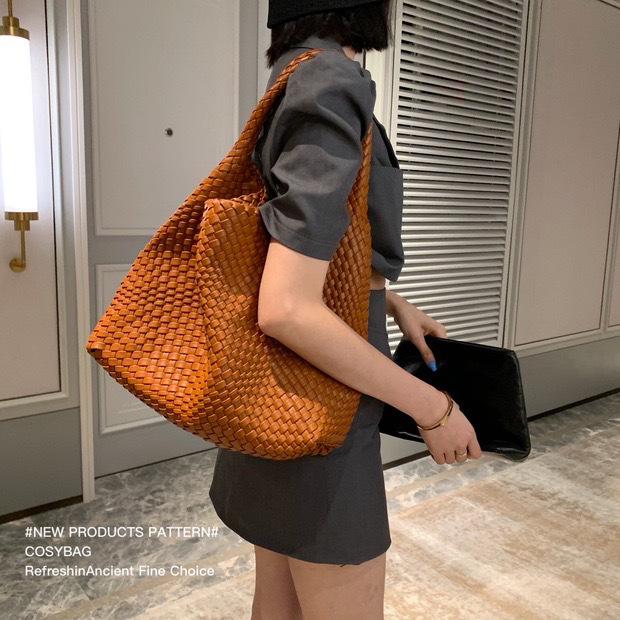 2024 new high-end hand-woven bag large-capacity shoulder tote bag underarm bag bucket bag mother-and-child bag trend - Image 25