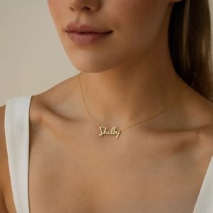 Customized stainless steel necklaces with personalized names and English letters, for export.