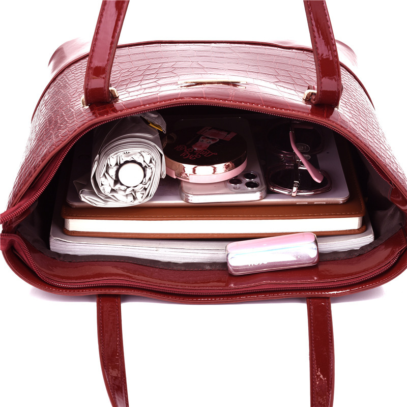 New women's bag 2023 fashion crocodile pattern mother-in-law three-piece handbag shoulder bag Messenger women's bag wholesale - Image 2