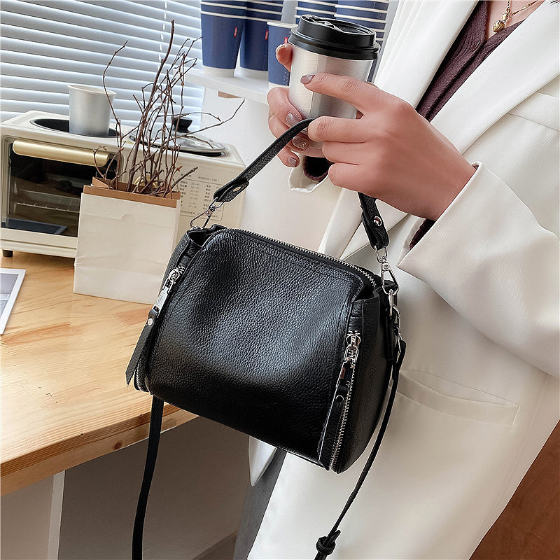 Mother's Bag Middle-aged Genuine Leather Casual Women's Bag Large Capacity Light Luxury Single Shoulder Messenger Bag Simple Soft Leather Handbag Wholesale - Image 5