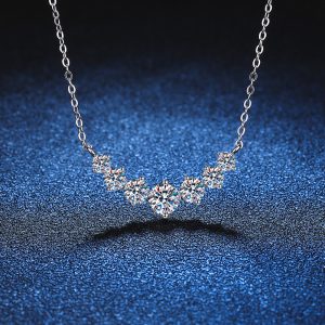 S925 sterling silver pendant for women, plated with Pt950, featuring a 1.7-carat D-color moissanite design inspired by the Seven Princesses necklace, in a traditional Chinese style.
