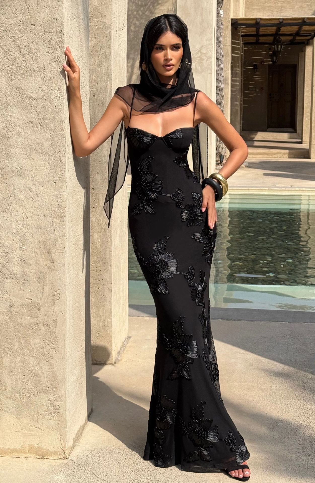 Elegant halter-neck dress, slim fit, French style, backless, solid color, long dress, floral embellishment, evening gown, high-end banquet dress for women. - Image 7