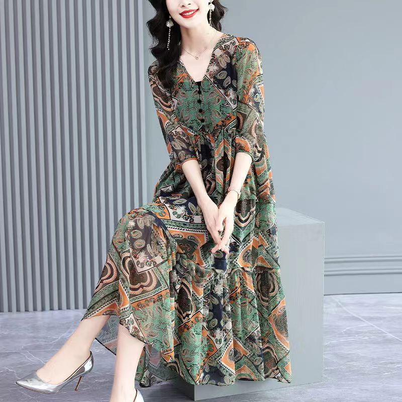 Fashion temperament middle-aged and elderly women's clothing 2023 summer new large-size loose slim retro print short-sleeved dress - Image 3