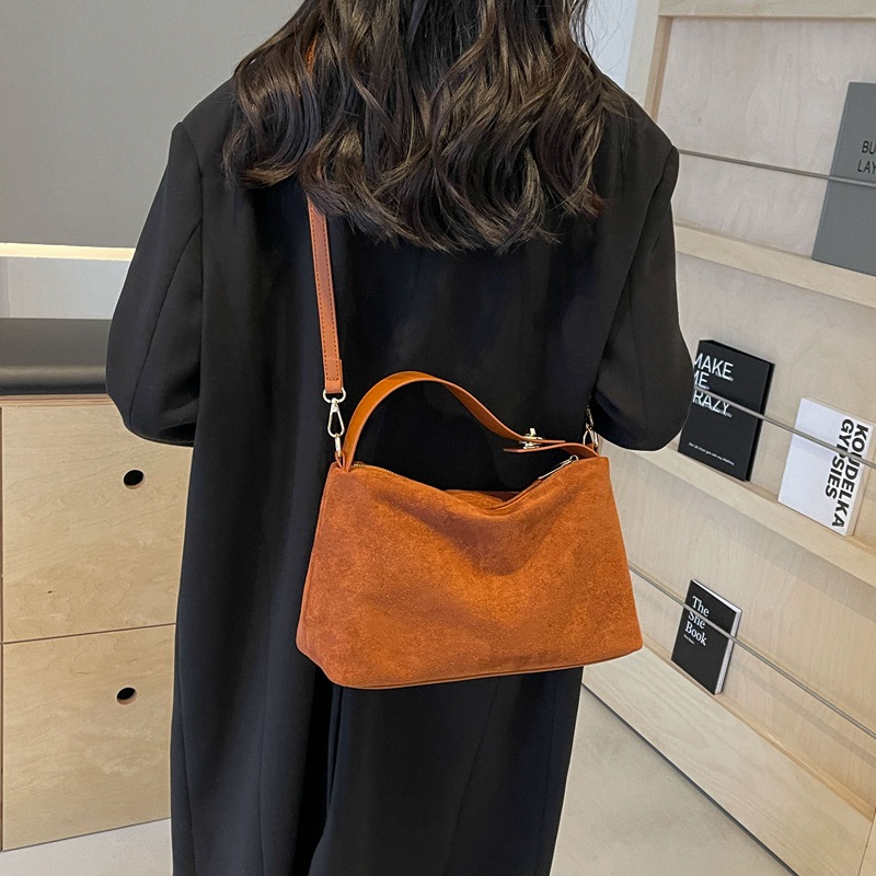 Retro frosted niche underarm bag 2024 winter new versatile women's bag popular messenger bag shoulder tote bag - Image 4