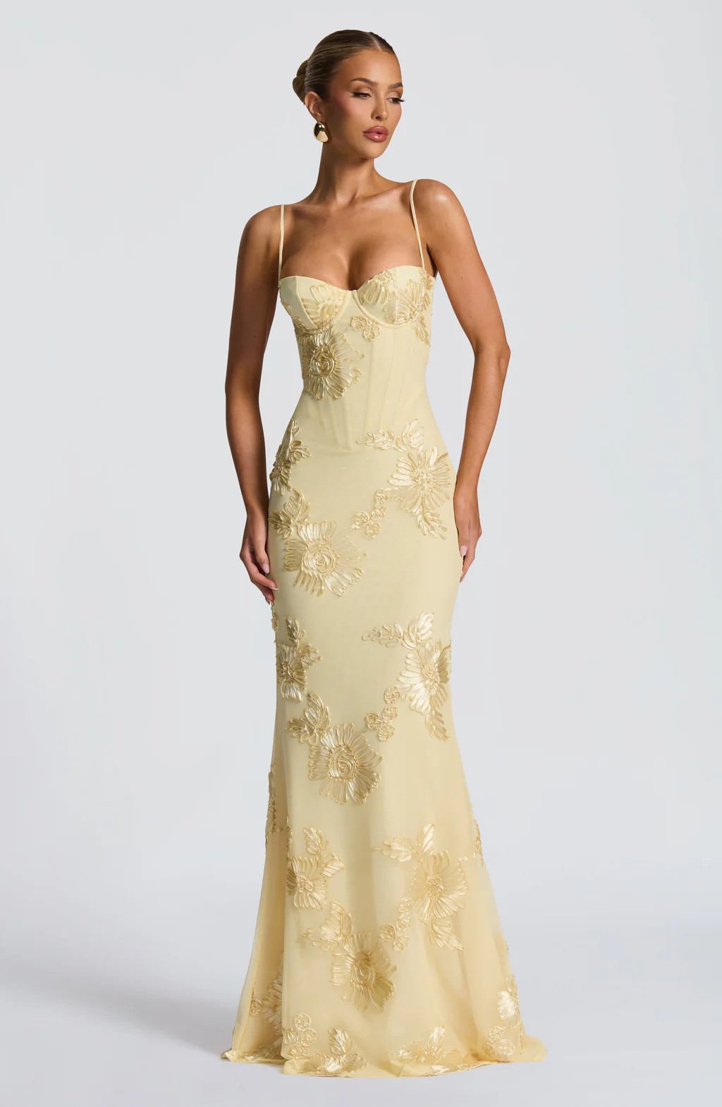 Elegant halter-neck dress, slim fit, French style, backless, solid color, long dress, floral embellishment, evening gown, high-end banquet dress for women. - Image 9