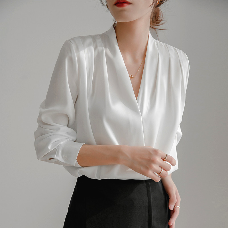 Real photos of 2025 Spring White Long-Sleeved Women's Shirt, French-Style Retro Silk Top, Professional Satin Shirt