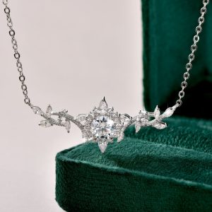 Cross-border live streaming of a floral moissanite necklace for women, exquisite floral branch clavicle chain, light luxury high-end pendant wholesale.