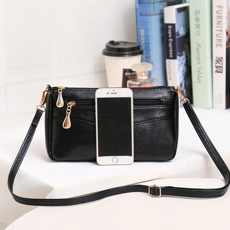 Summer new Internet celebrity women's crossbody bag wide bottom armpit fashion bag large capacity mobile phone change middle-aged bag women's bag - Image 10
