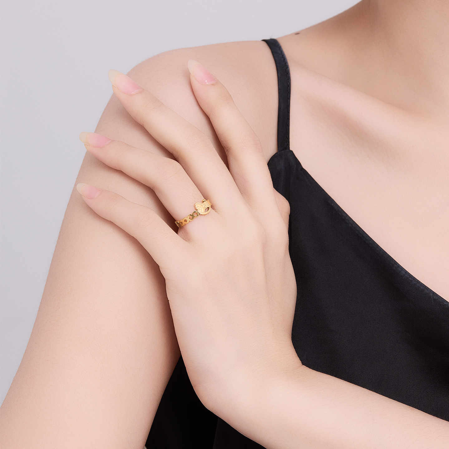 Xuping 24k stainless steel hollowed-out horse open ring, new Chinese zodiac style, imitation gold jewelry wholesale for women. - Image 4