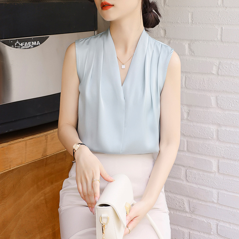Real photos of 2025 Spring White Long-Sleeved Women's Shirt, French-Style Retro Silk Top, Professional Satin Shirt - Image 7