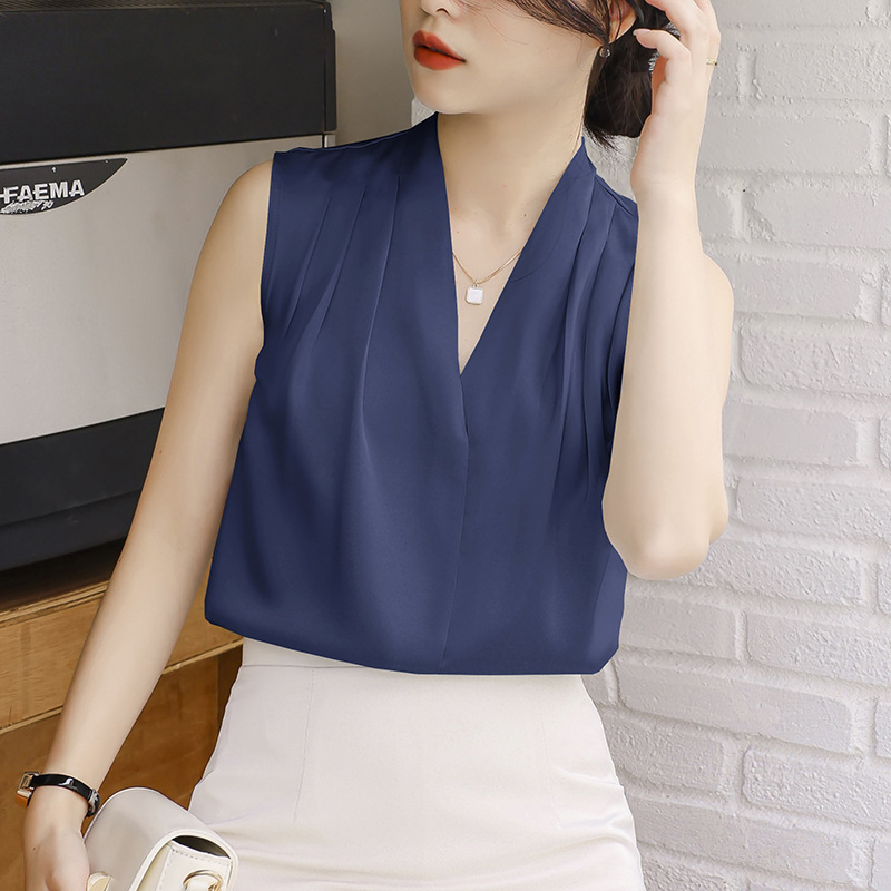 Real photos of 2025 Spring White Long-Sleeved Women's Shirt, French-Style Retro Silk Top, Professional Satin Shirt - Image 13