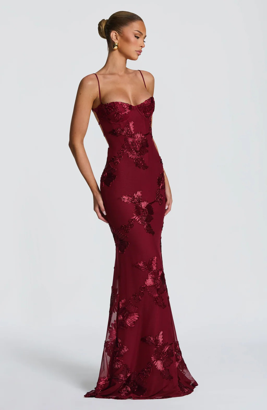 Elegant halter-neck dress, slim fit, French style, backless, solid color, long dress, floral embellishment, evening gown, high-end banquet dress for women. - Image 10