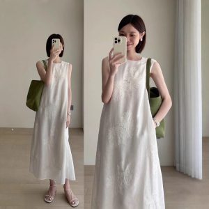 Embroidered Sleeveless Cheongsam Dress