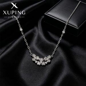 Xuping minimalist Instagram style sweet floral clavicle chain, white-plated copper alloy, elegant and classy clover necklace for women.