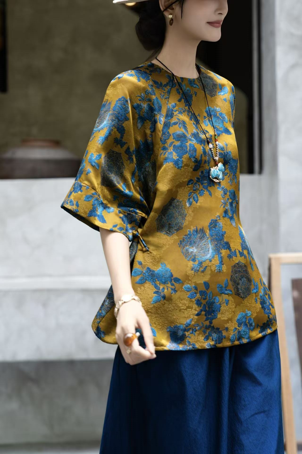Factory direct wholesale of new Chinese style mulberry silk and fragrant cloud yarn zip-up blouse, 2026 hot-selling pattern, old-fashioned loose fit shirt for summer. - Image 9