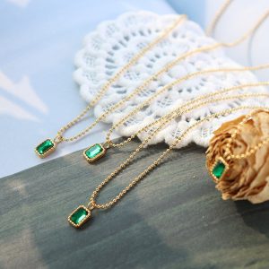 French-style cross-border best-selling emerald zircon micro-pave necklace, titanium steel 18k gold plated choker wholesale.