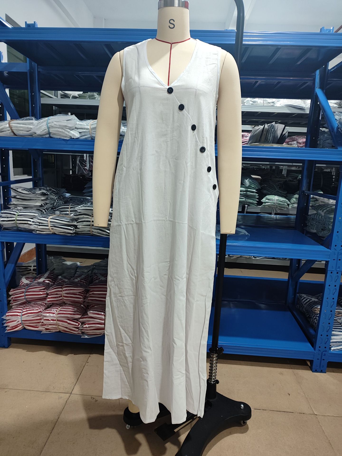 In stock Amazon summer cross-border V-neck sleeveless diagonal button vest dress long women's vacation casual dress - Image 7