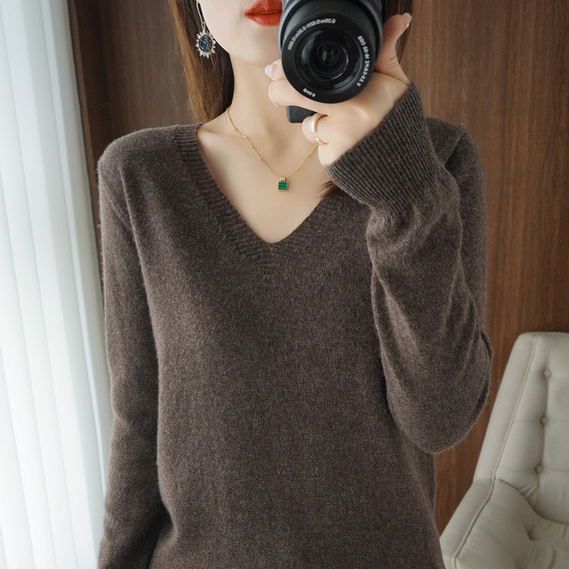 Douyin hot style sweater autumn and winter new V-neck sweater women Korean version loose fashion knitted bottoming shirt with large quantity and favorable - Image 8