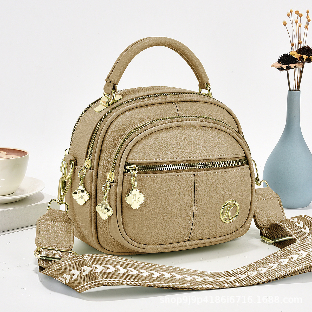 Bags for women 2023 new versatile crossbody bags ladies shoulder bags hand-held small square bags TikTok live broadcast hot wholesale - Image 6