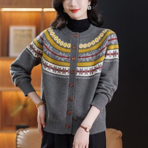 Fair Isle cardigan, 2026 new style, plus size, fashionable knitted short coat for mothers, perfect for spring and autumn.