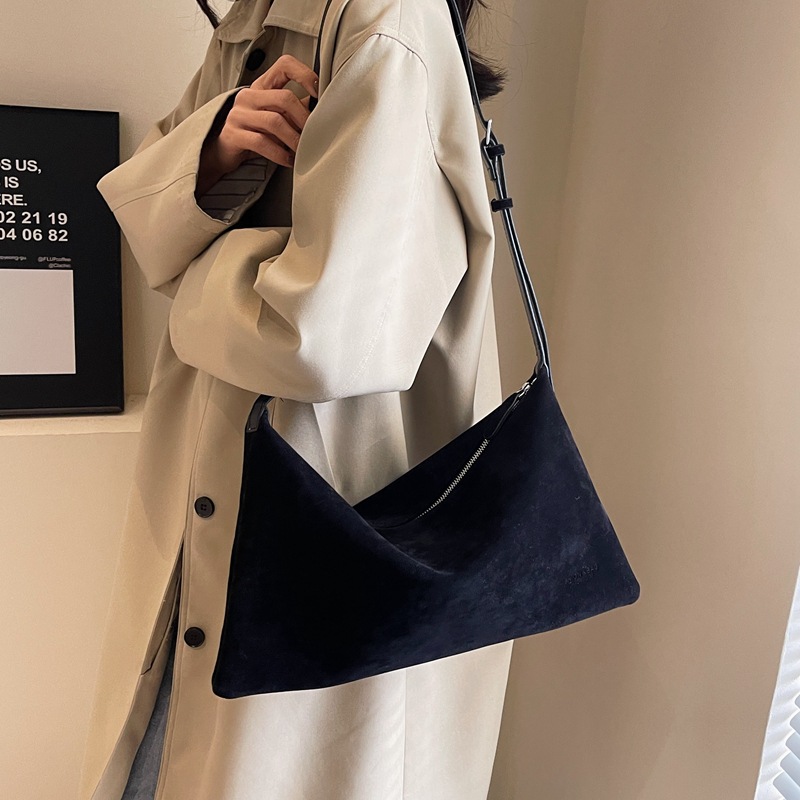 Autumn and winter lazy style retro frosted suede new single shoulder underarm bag simple tote bag large capacity commuter bag - Image 4