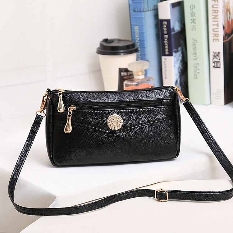 Summer new Internet celebrity women's crossbody bag wide bottom armpit fashion bag large capacity mobile phone change middle-aged bag women's bag - Image 5