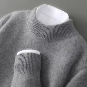 Men's high-neck, thick, loose-fitting pullover sweater/knitwear base layer.
