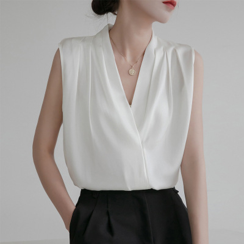 Real photos of 2025 Spring White Long-Sleeved Women's Shirt, French-Style Retro Silk Top, Professional Satin Shirt - Image 8