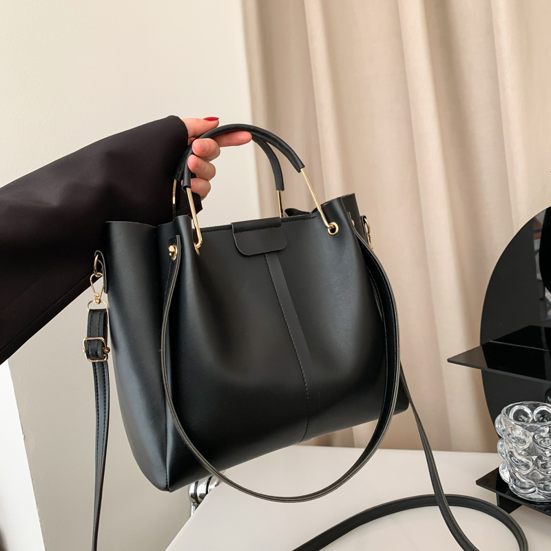Retro niche design portable large-capacity bag female 2023 new trendy all-match commuting Messenger Tote bucket bag - Image 4