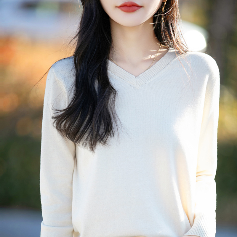 100% Cotton Spring New V-Neck Knitted Long-Sleeved Soft Loose Pullover Simple Solid Color Stylish Base Layer Women's Clothing - Image 3