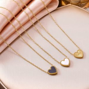 Cross-border fashion trend stainless steel clavicle necklace with mother-of-pearl on one side and floral pattern on the other, featuring a heart-shaped pendant.