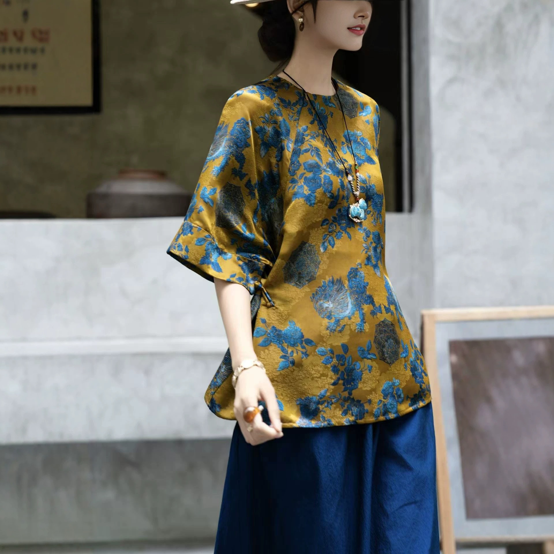 Factory direct wholesale of new Chinese style mulberry silk and fragrant cloud yarn zip-up blouse, 2026 hot-selling pattern, old-fashioned loose fit shirt for summer. - Image 3