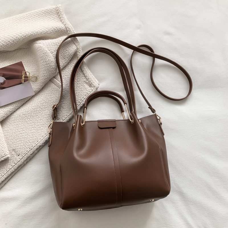 Retro niche design portable large-capacity bag female 2023 new trendy all-match commuting Messenger Tote bucket bag - Image 6