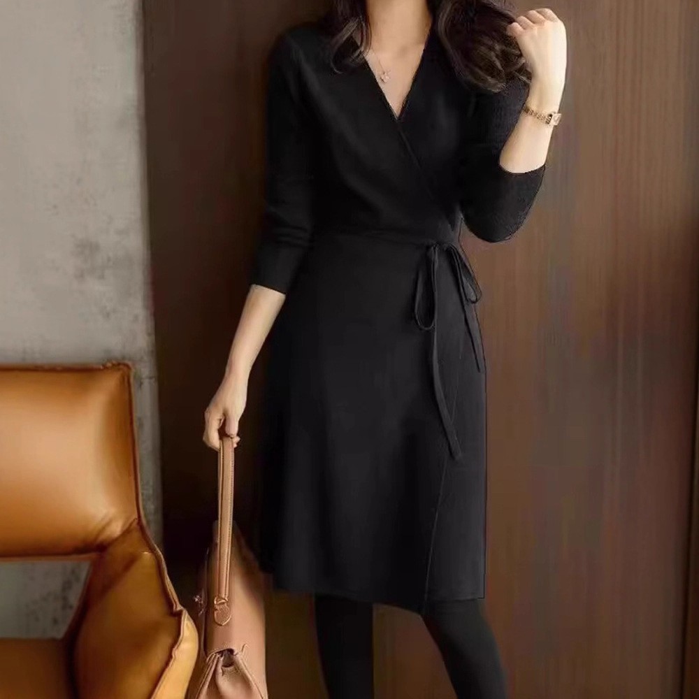 Autumn/Winter Thick V-neck Solid Color Versatile Simple Tie-waist Slimming Mid-length Knitted Base Dress Artistic Retro Dress - Image 7