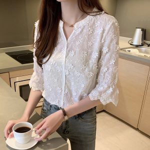 Shirt women's 2023 summer new Japanese embroidered V-neck shirt with flared mid-sleeve fashion slim bottoming top trend