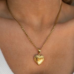 Cross-border natural pearl necklace, stainless steel stacked plain chain, round snake bag beaded chain, heart-shaped opening and closing album, seashell pendant.