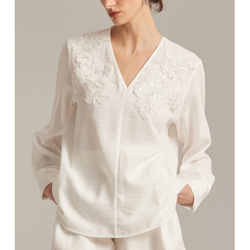 French-style elegant heavy embroidered linen V-neck white shirt for women, new early autumn 2025 style, sophisticated commuter top. - Image 6