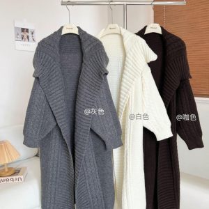 Japanese retro relaxed style thick sweater for women, autumn and winter, collared casual mid-length knitted cardigan coat.
