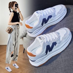 Korean version of dad https://detail.1688.com/offer/742973245799.html for women 2023 autumn new breathable student sports shoes for women thick sole heightening women's casual trendy shoes