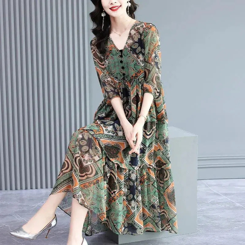 Fashion temperament middle-aged and elderly women's clothing 2023 summer new large-size loose slim retro print short-sleeved dress - Image 4