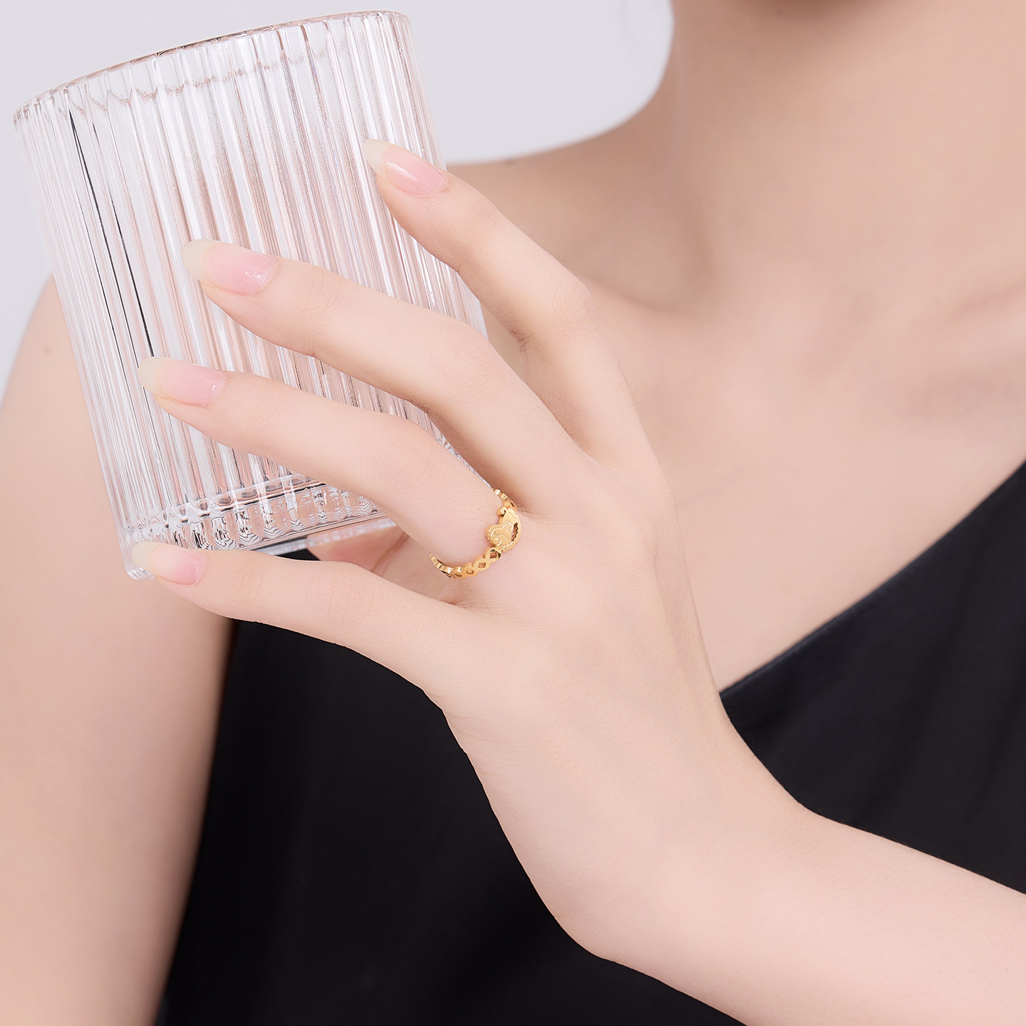 Xuping 24k stainless steel hollowed-out horse open ring, new Chinese zodiac style, imitation gold jewelry wholesale for women. - Image 2