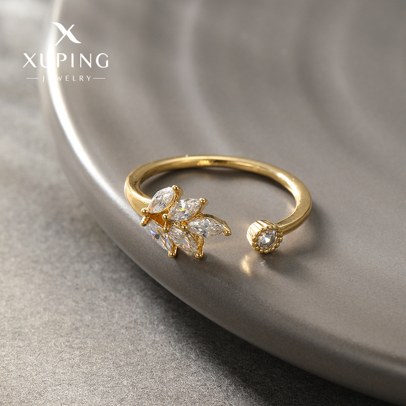 Xuping's new alloy electroplated 14k color artificial gemstone leaf ring, a fashionable and versatile women's bracelet. - Image 2