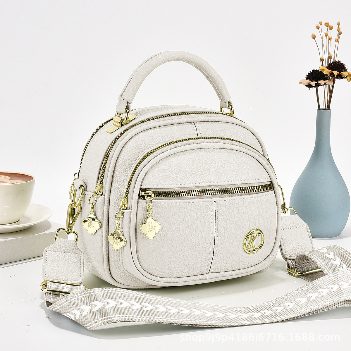 Bags for women 2023 new versatile crossbody bags ladies shoulder bags hand-held small square bags TikTok live broadcast hot wholesale - Image 8