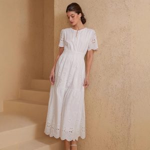 Cross-border European and American style elegant spring/summer vacation dress with hollowed-out embroidery, short-sleeved, waist-cinching, slimming long skirt, factory direct sales.