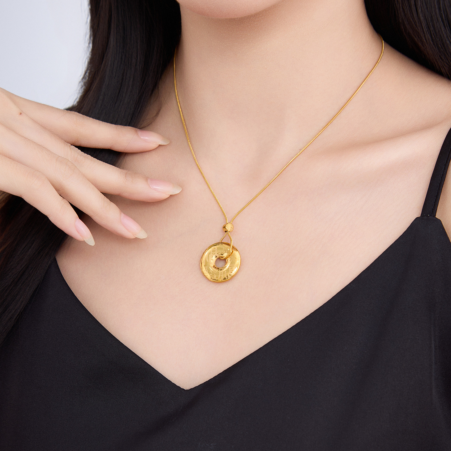 Xuping New Chinese Style Imitation Gold Geometric Round Necklace Retro Style Stainless Steel 24k Color Fashion Safety Buckle Necklace - Image 4