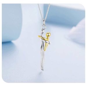 AliExpress Hot Selling Valentine's Day Gift Necklace, Personalized Couple Hug Pendant Necklace, Mother and Daughter Hug Collarbone Chain