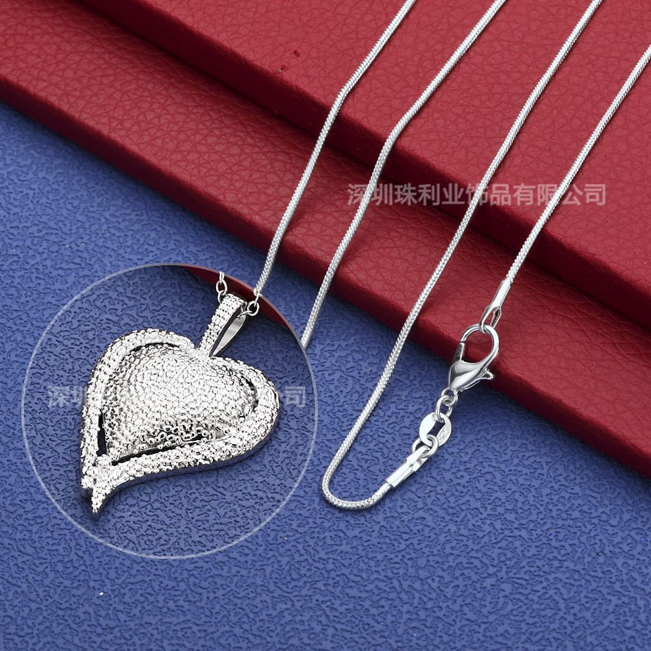 Hot-selling export-quality exquisite jewelry: Fashionable and trendy silver-plated textured heart pendant necklace for women with delicate chain and snake chain. - Image 2