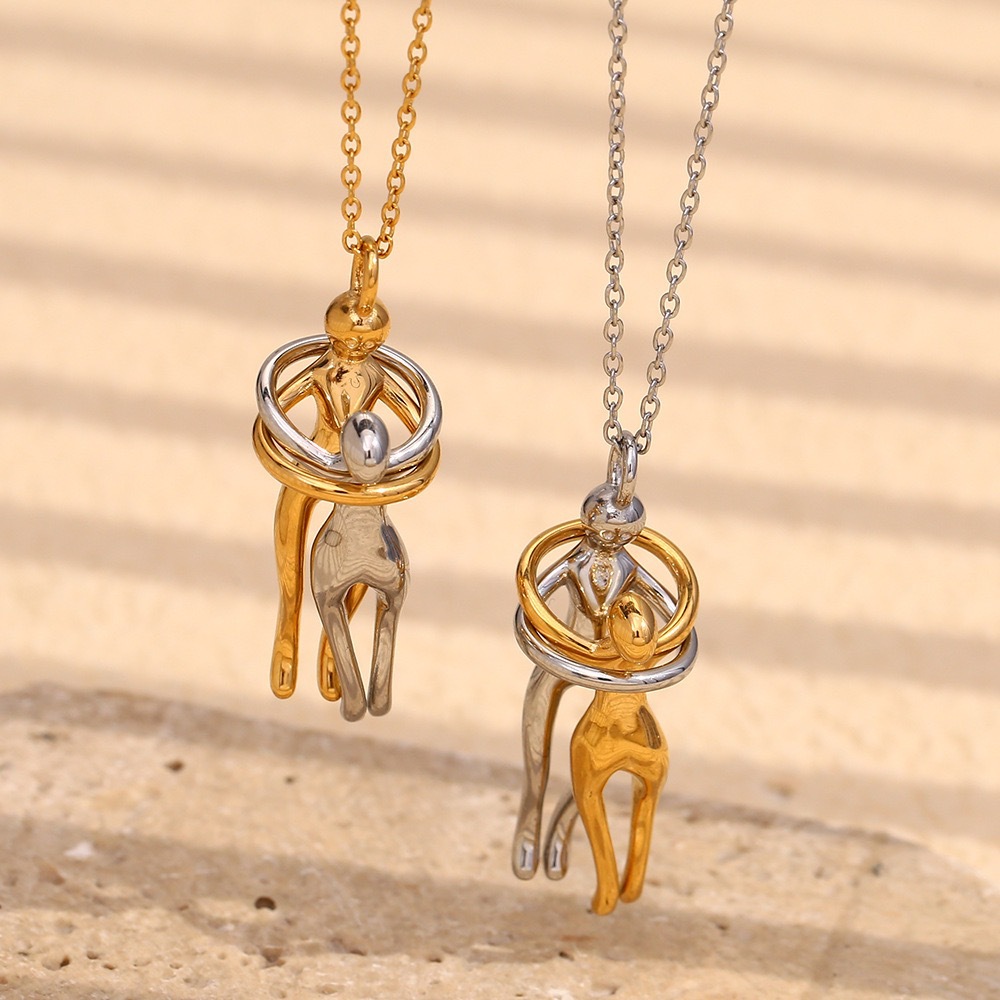 Cross-border jewelry, European and American fashion niche design creative pendant, stainless steel 18K gold lovers' embrace couple necklace